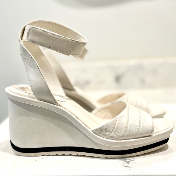 NWOT Vince Camuto Baminda Leather Wedges. Women’s Size 7 Color: Ivory - Picture 3 of 10